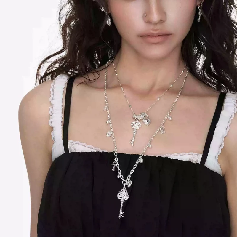 Grunge-Kreuz-Herz-Schlüsselkette für Damen