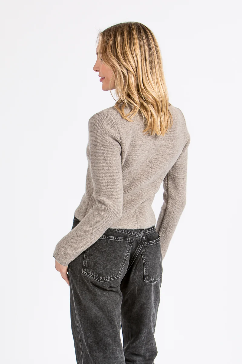 Almliebe Strickjacke Lachsfeld lehm/grau