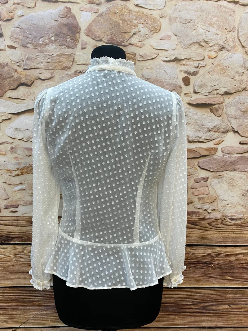 Vintage Bluse Damen creme mit Rüschenkragen & Tupfenstruktur – Größe 36