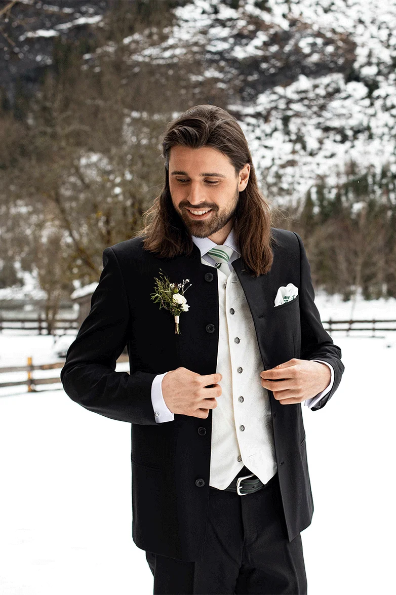 Klassische Jacke mit Ornamentstickerei