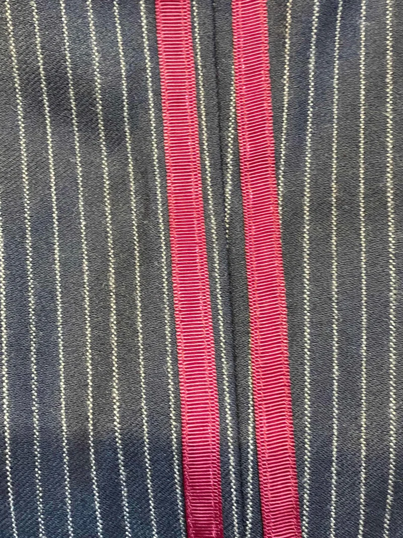 Vintage Nadelstreifen Kostüm Damen Gr. 40 – Blazer, Oberteil, Hose & Hut