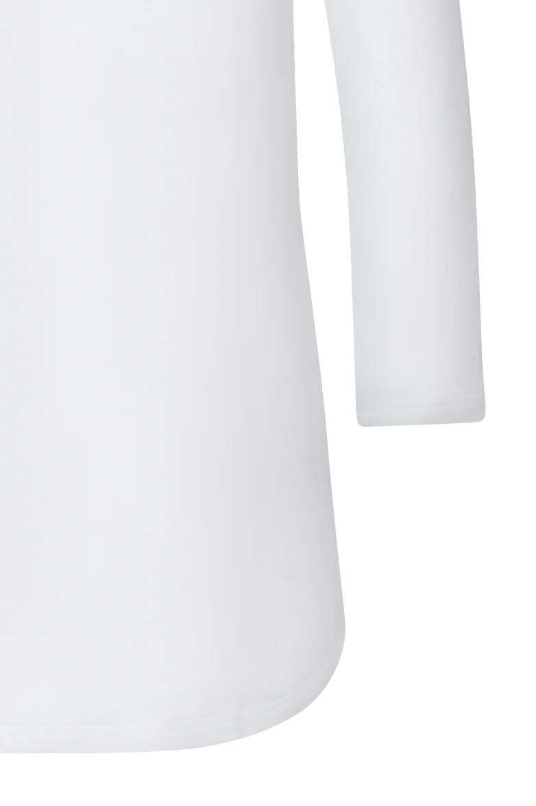 Model-Shirt mit Flachstichstickerei