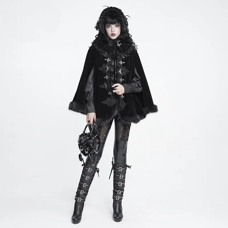 Gothic-Samtumhang für Damen mit besticktem Kunstpelzbesatz und passender Halskrause