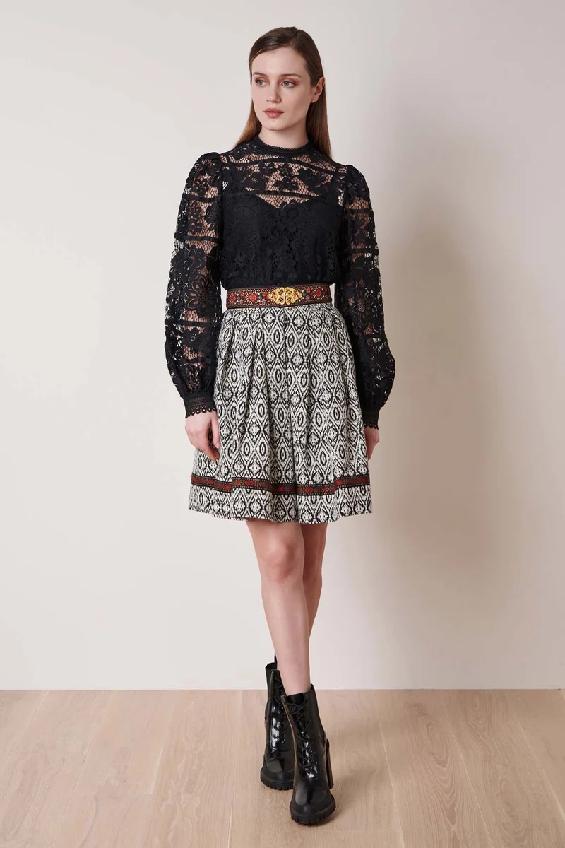 Trachtenbluse Loredina schwarz Spitze
