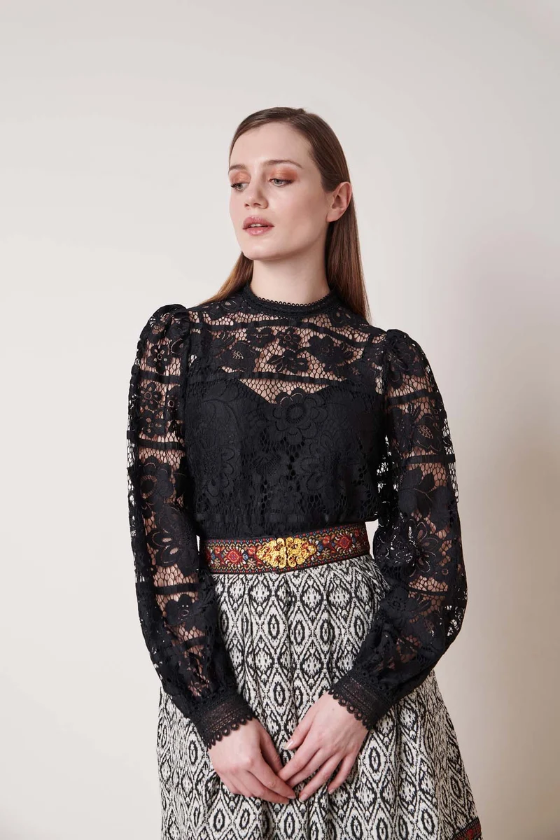 Trachtenbluse Loredina schwarz Spitze