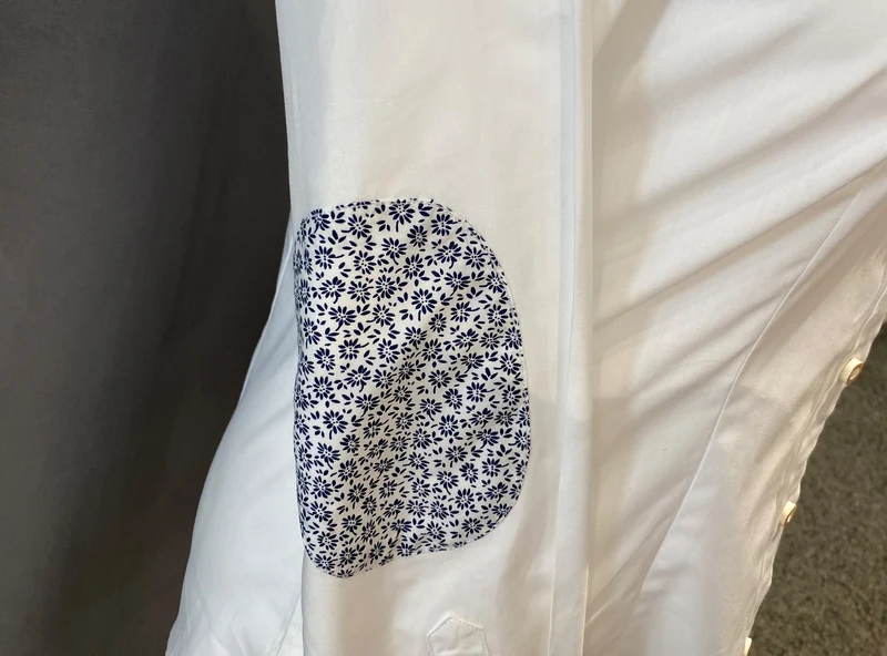 Trachten Bluse Almsach Damen weiß mit Ärmelpatch