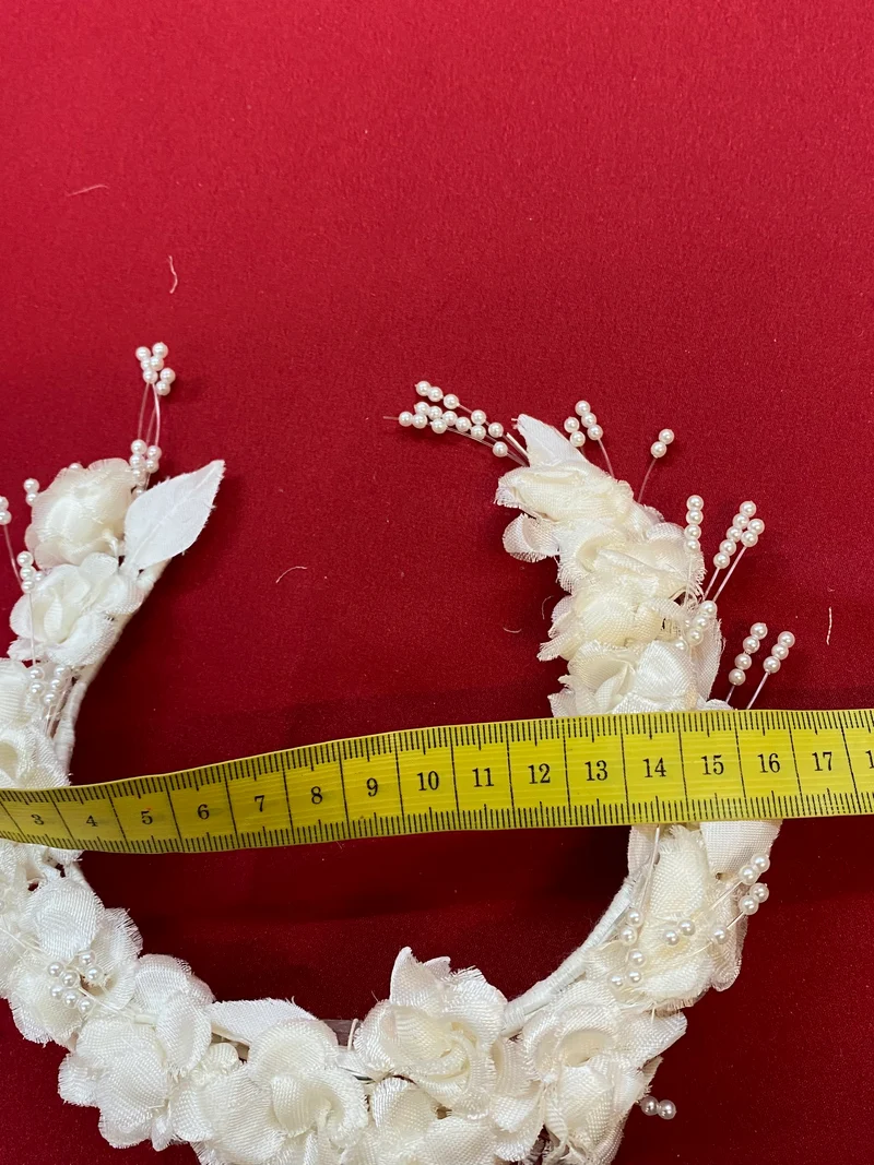 Kommunion Haarschmuck weiß mit Perlen & Blüten – Haarreif Mädchen ungetragen