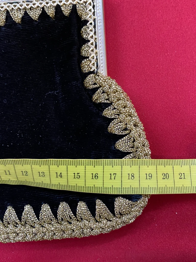 Vintage Abendtasche Schwarz Gold Samt mit Metallbügel – Kettentasche Elegant