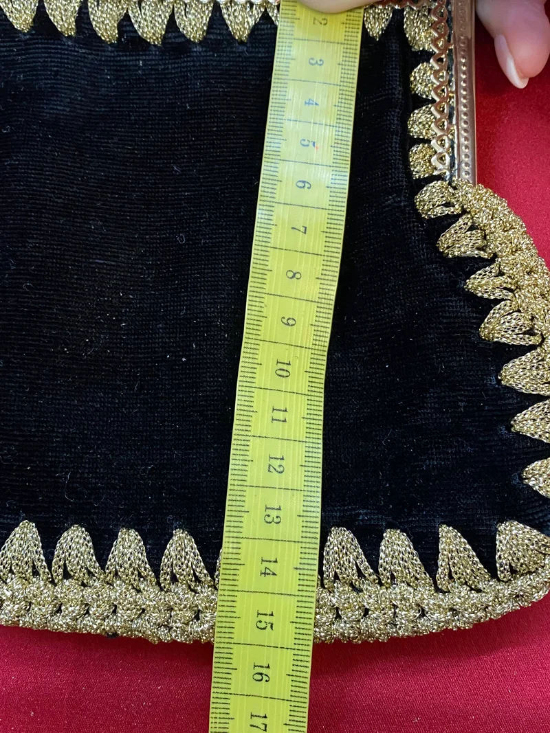 Vintage Abendtasche Schwarz Gold Samt mit Metallbügel – Kettentasche Elegant