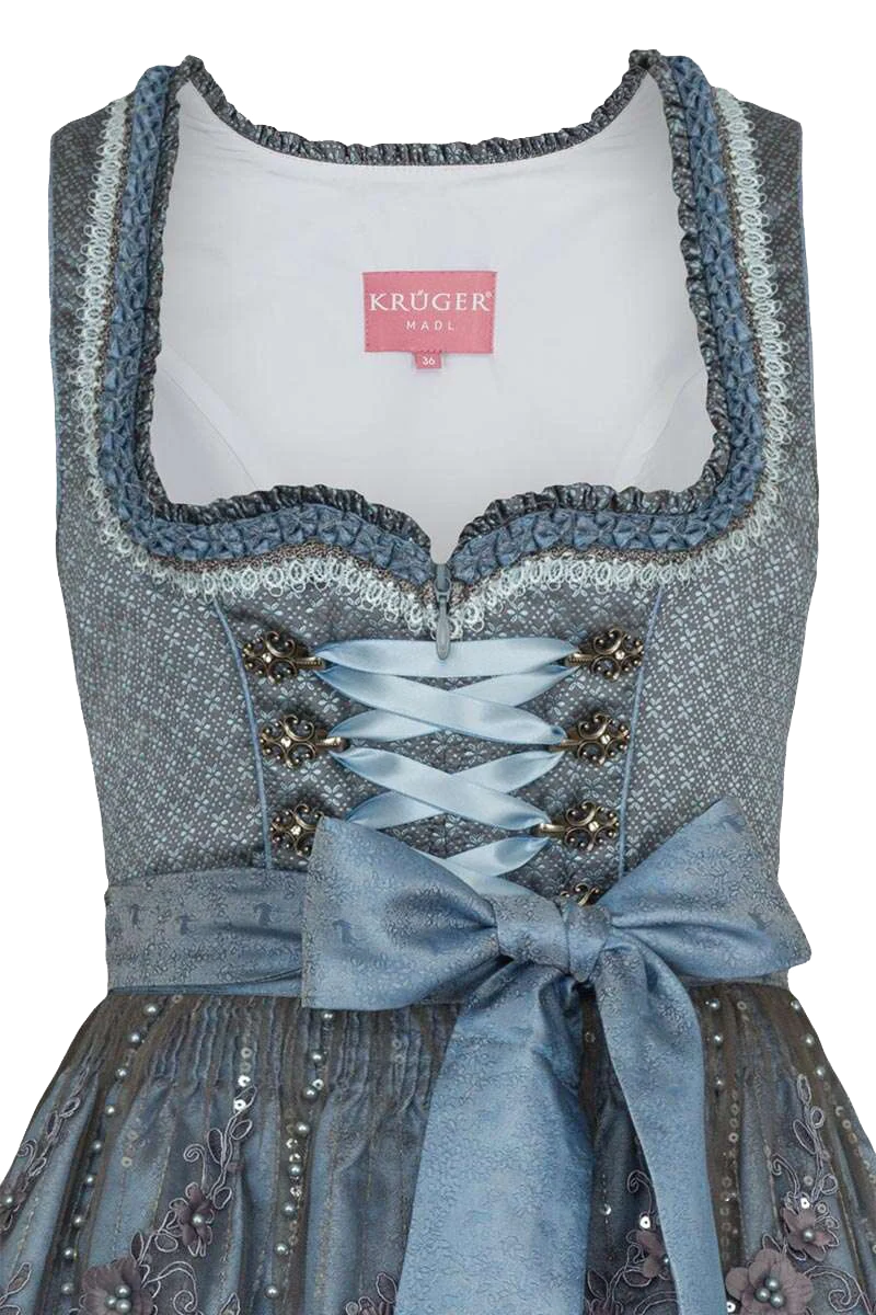 Mini-Dirndl mit Spitzenschürze