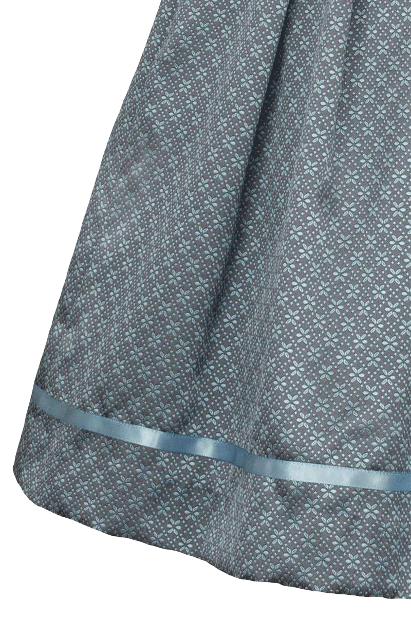Mini-Dirndl mit Spitzenschürze