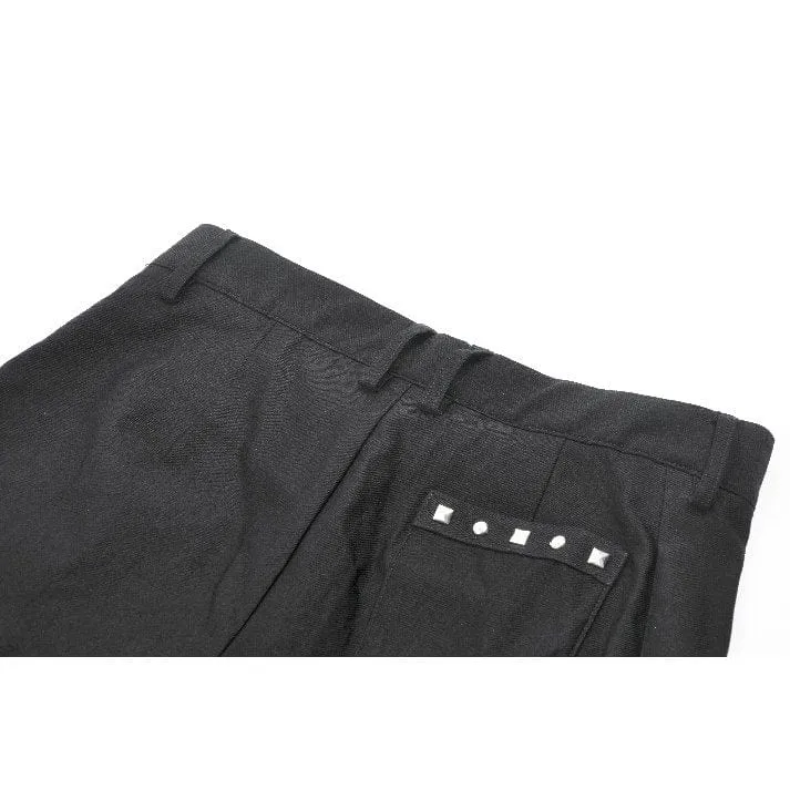 Punk-Shorts mit asymmetrischen Nieten und Beinriemen für Damen