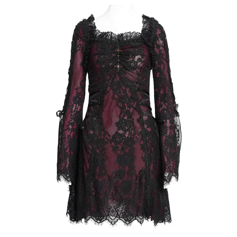 Rotes, gotisches Damenkleid mit Blumenstickerei, Schnürung und eckigem Kragen, ideal für Abschlussfeiern.