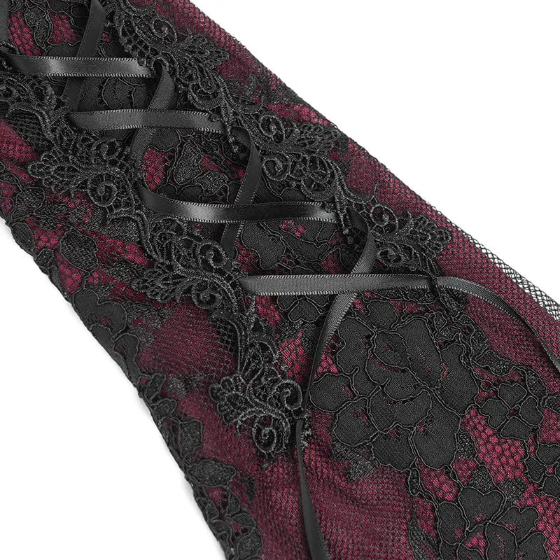 Rotes, gotisches Damenkleid mit Blumenstickerei, Schnürung und eckigem Kragen, ideal für Abschlussfeiern.