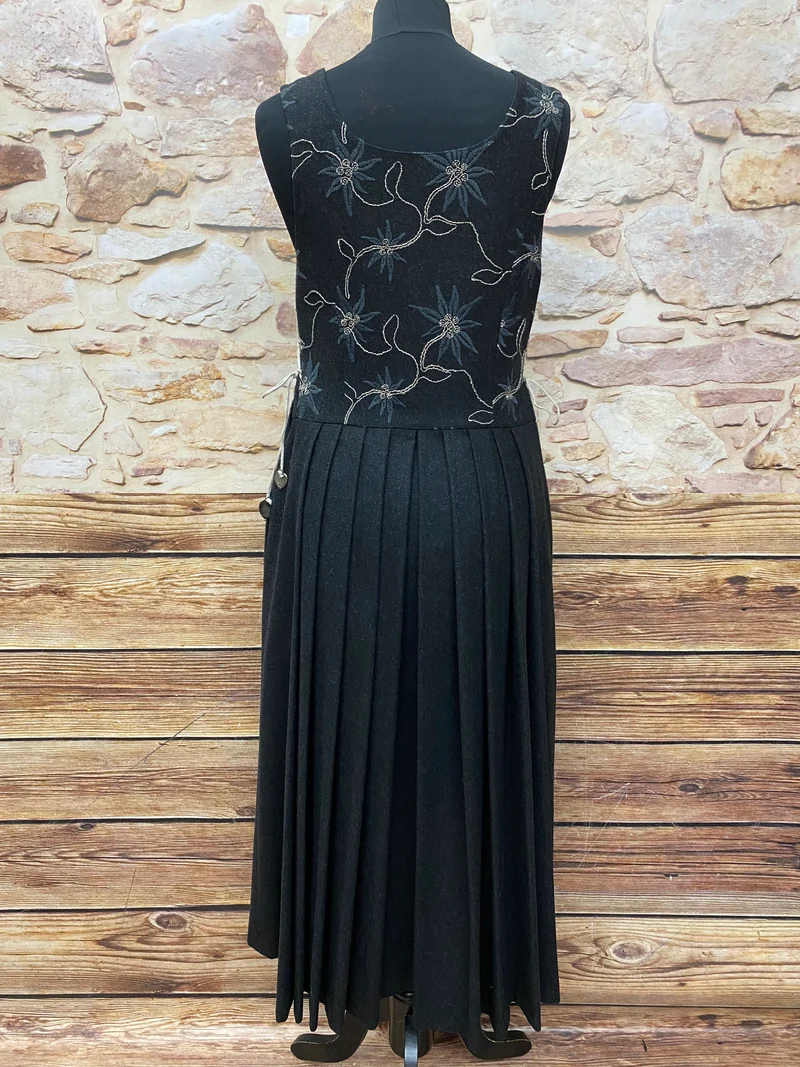 Vintage Trachtenkleid Schwarz mit Edelweiß-Stickerei – Perry – Gr. 38